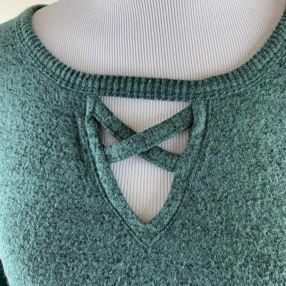 GREEN BALANCE CONNECTION LONG SLEEVE TOP - Picture 3 of 7